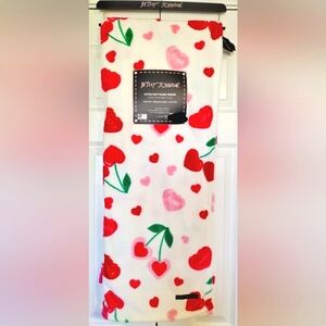 Betsey Johnson Soft Plush Throw Blanket Valentines Hearts Love Pink Red